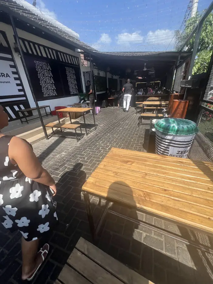 Zebra Restaurant kwa nje